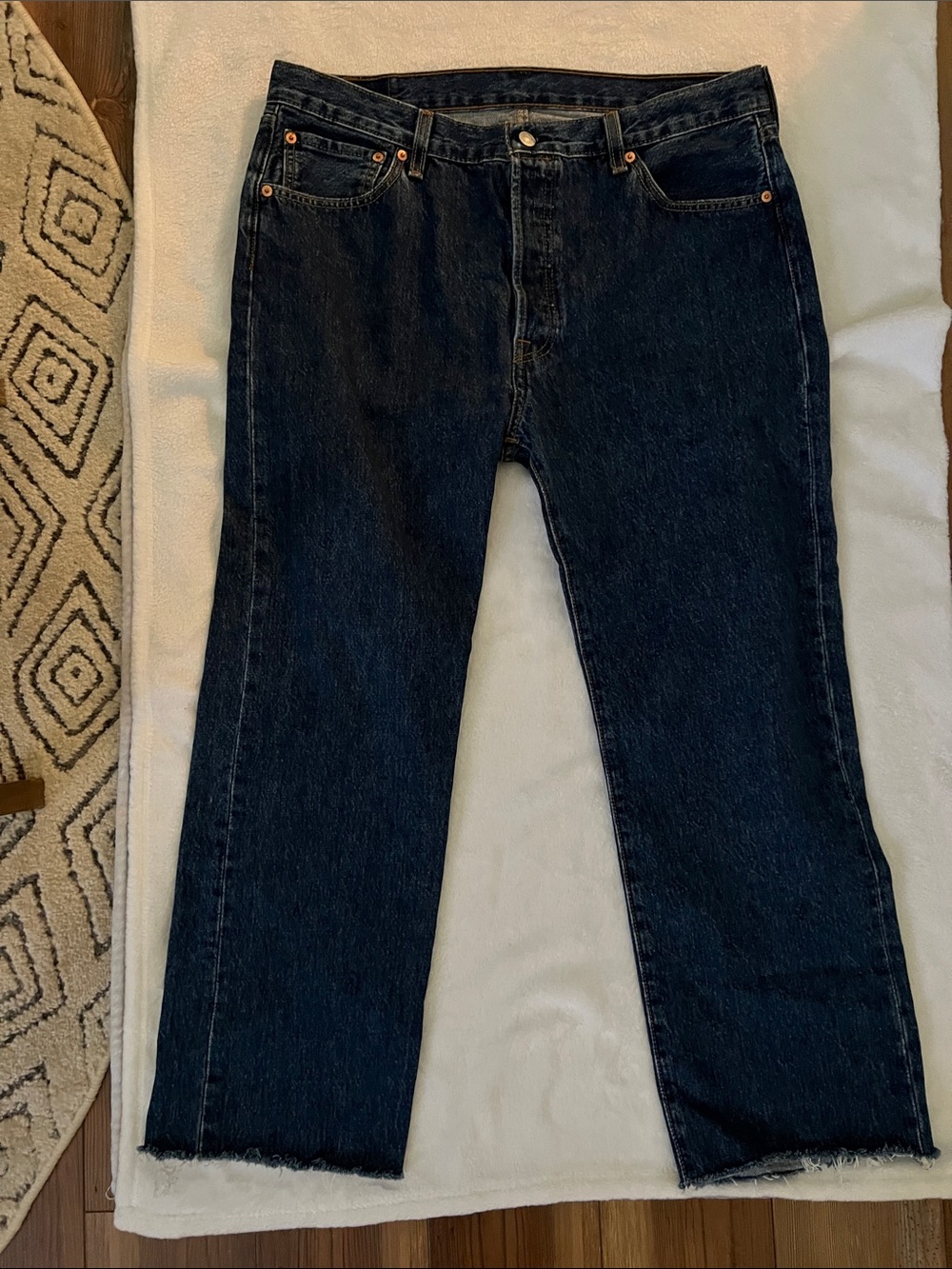 Levi's Men's Dark Blue Relaxed Straight Jeans. Cut off/ in seam is 25
